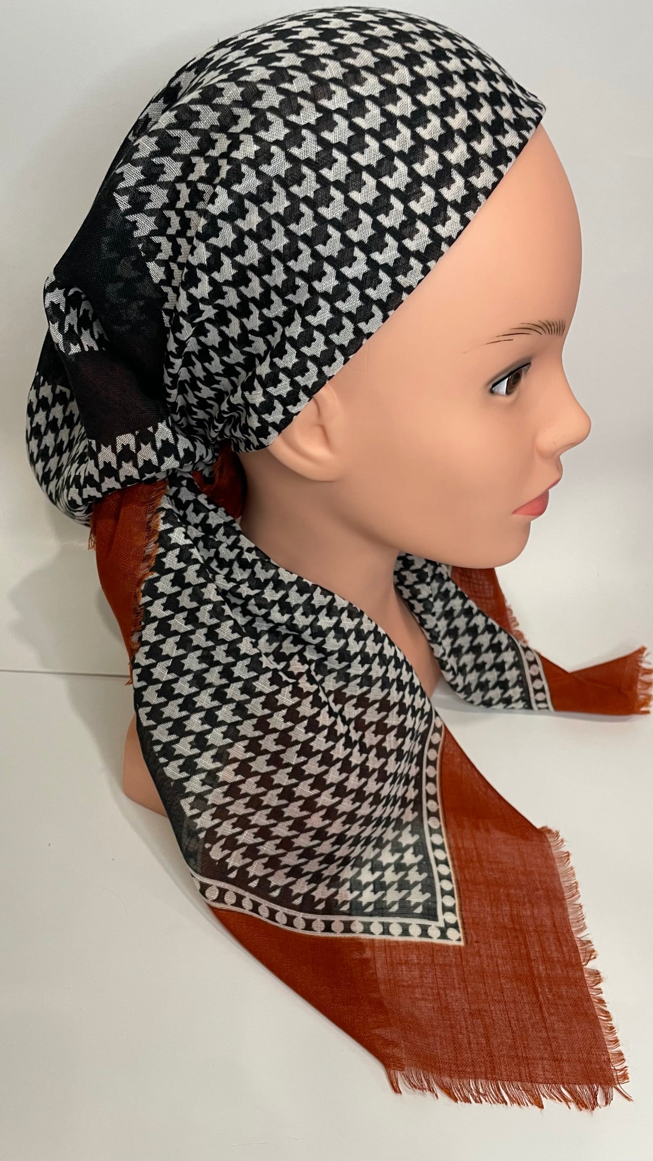 The English Houndstooth Scarf