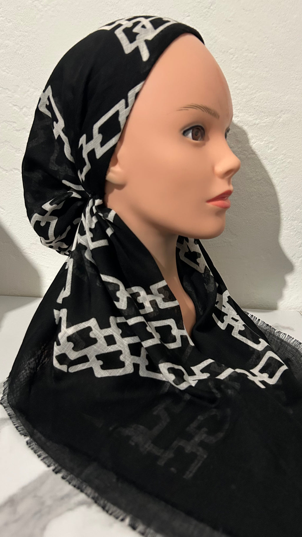 The Chain-Link Pre-Tied Scarf