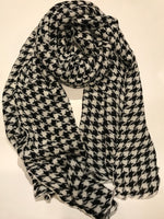 Soft Lightweight Houndstooth Scarf